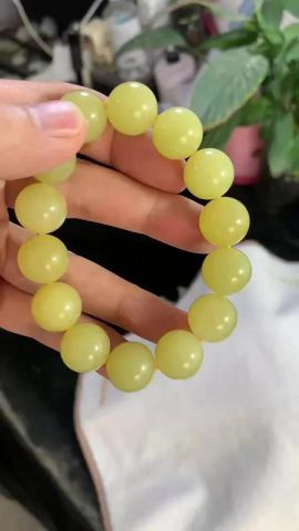 新疆和田玉若羌黄口手串,规格1.5,颜色亮,油润,微结构